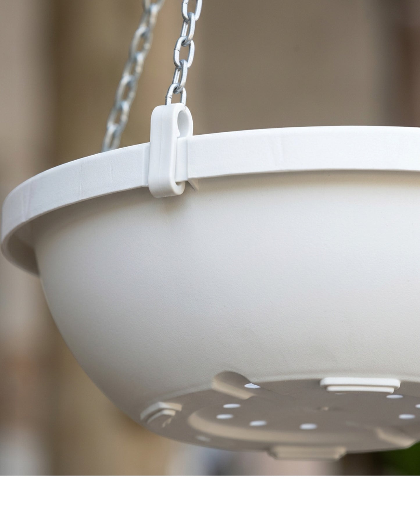 Ridg Hanging Plastic Planter White 9 in with Chain