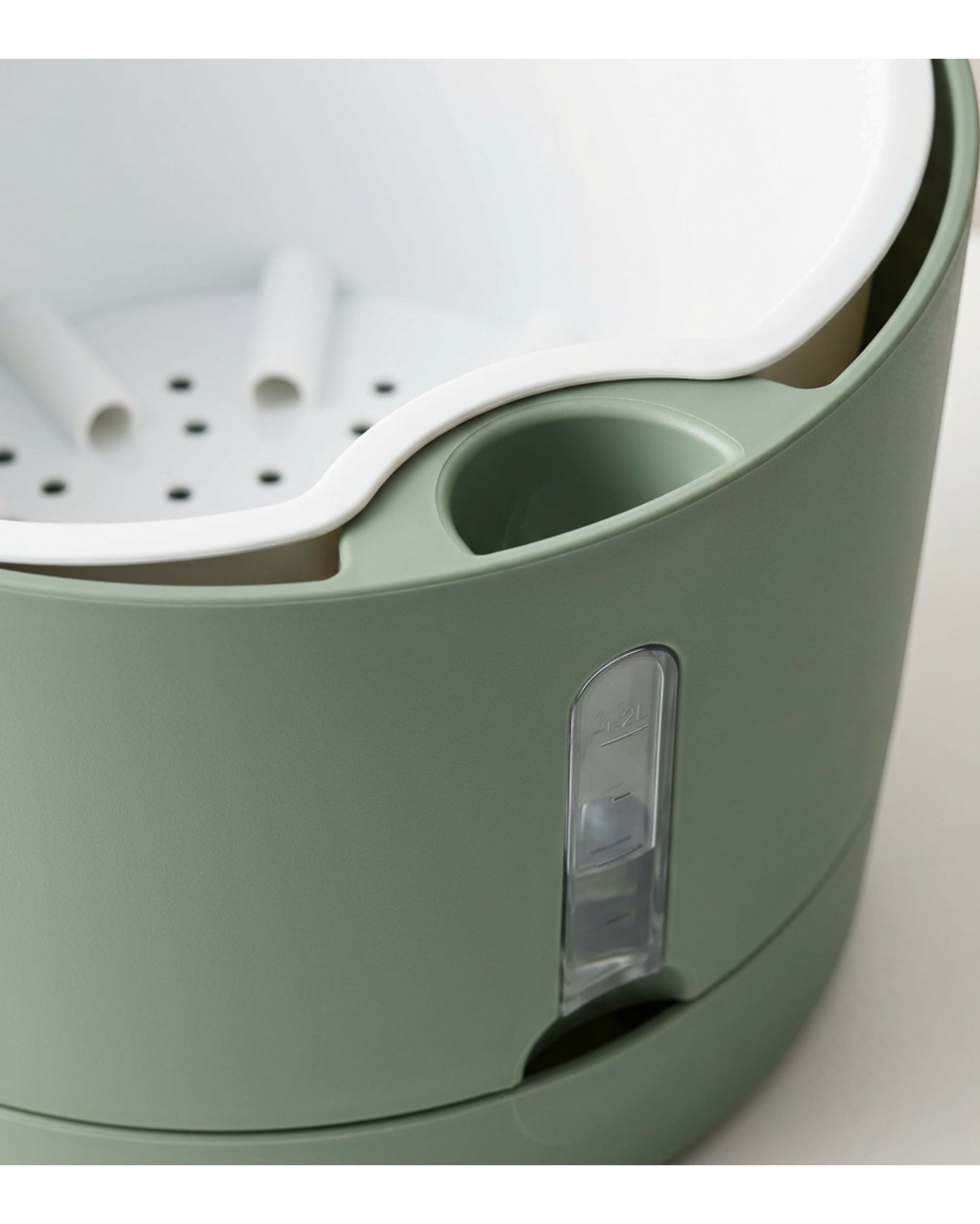 Ridg Self-Watering Plastic Planter 20 cm Sage Green - Detail view
